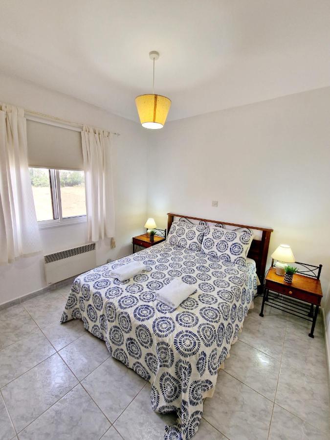 Emma'S Place, 2 Bedroom Apartment With Pool View Paphos Esterno foto