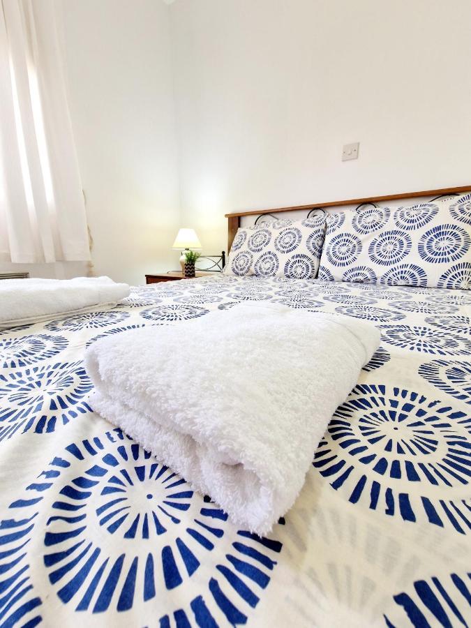 Emma'S Place, 2 Bedroom Apartment With Pool View Paphos Esterno foto