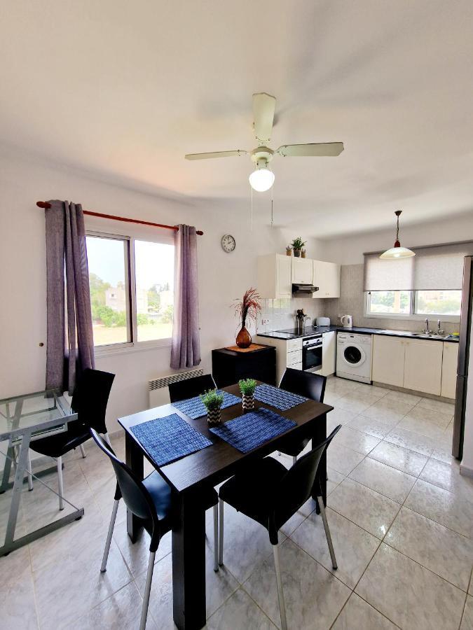 Emma'S Place, 2 Bedroom Apartment With Pool View Paphos Esterno foto